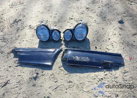 2000 Mercedes-Benz E 320 z USA, uszkodzony, nr VIN WDBJF65J2YB108349